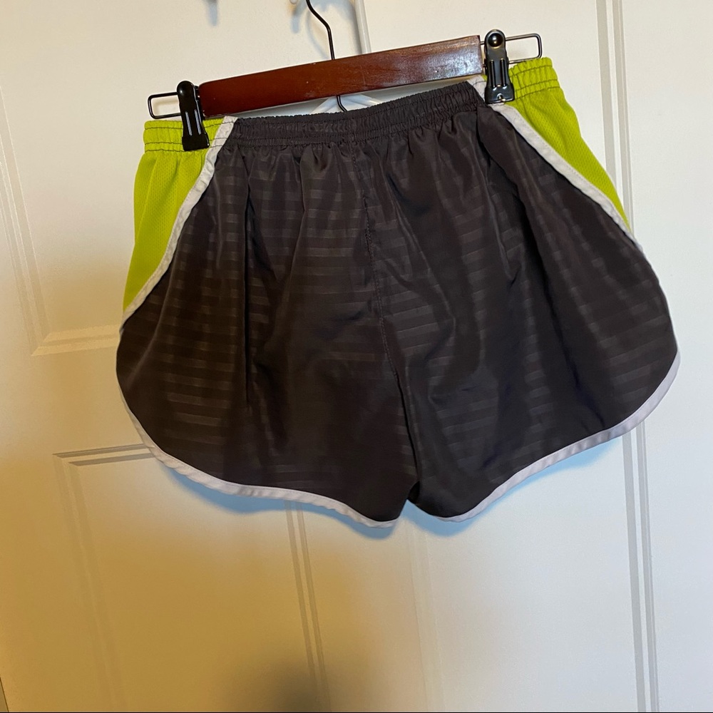 Umbro running shorts size M - Picture 3 of 3